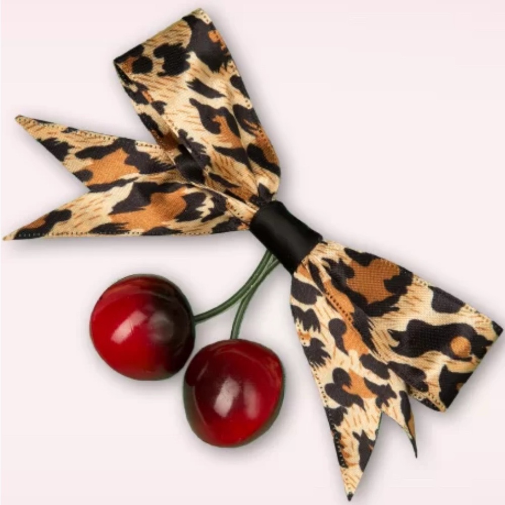 Banned Retro Wild Cherry Hair Clip in Leopard